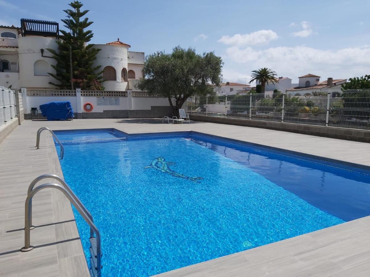Apartament Amb Piscina Empuriabrava Luaran gambar