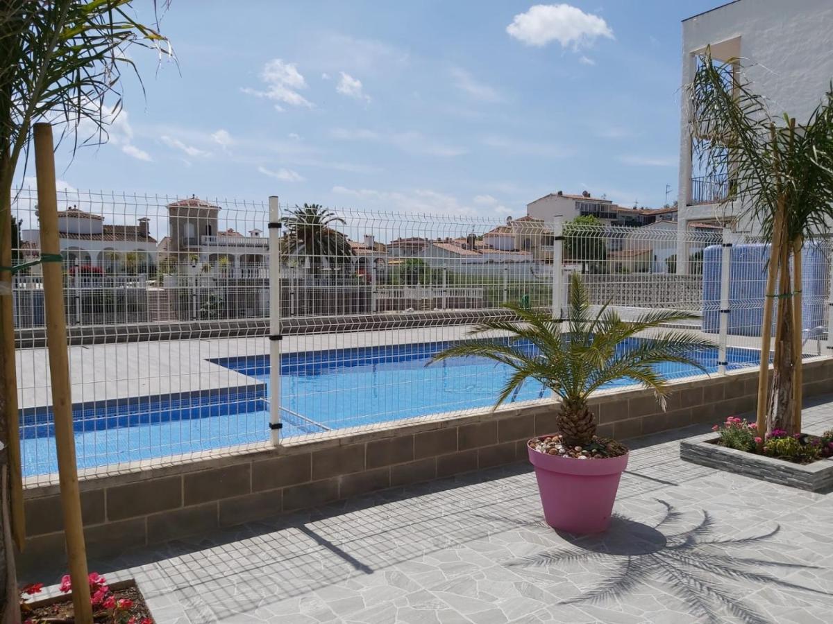 Apartament Amb Piscina Empuriabrava Luaran gambar
